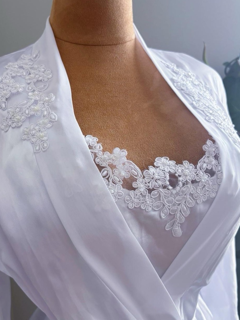 Y2K California Dynasty White Satin Bridal Chemise & Robe Set | Floral Lace | M